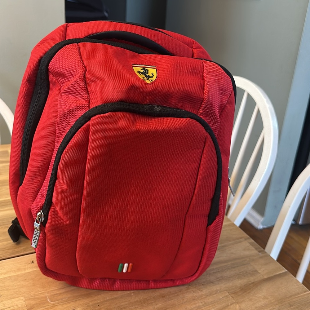 FERRARI ⭐️ BACKPACK - Picture 3 of 9